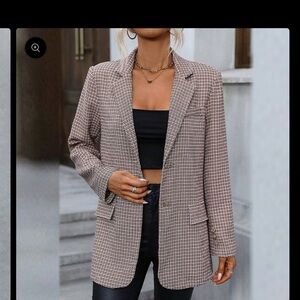 NWT Cute coffee brown plaid Blazer perfect for fall outfit. Size small